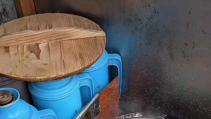 居然还能在白天遇到敲馄饨！8块钱一碗好值！好有烟火气！