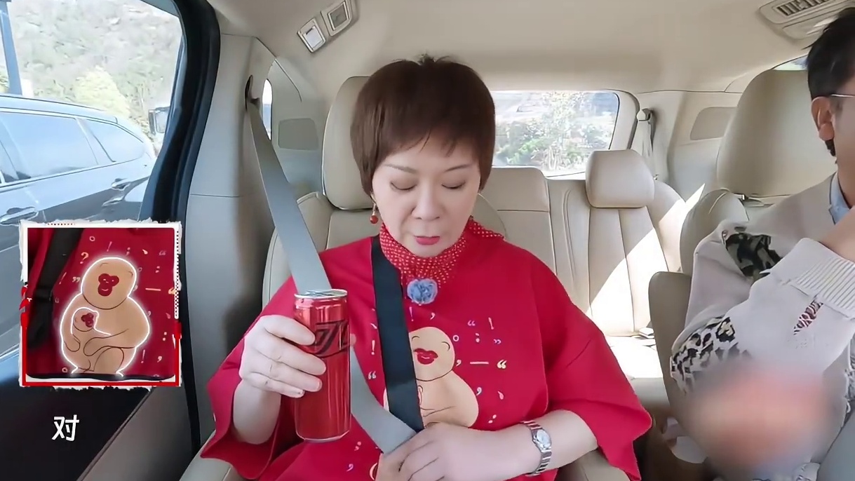 蔡明来参加美食节目，却被贾冰的东北烧烤轻松俘获，原来背后还隐藏着感恩！