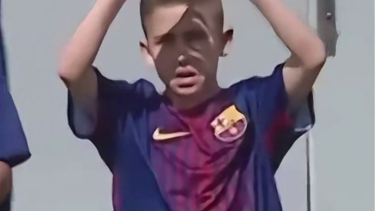 一晃十年！回首青涩模样，少年已在绿茵场书写传奇