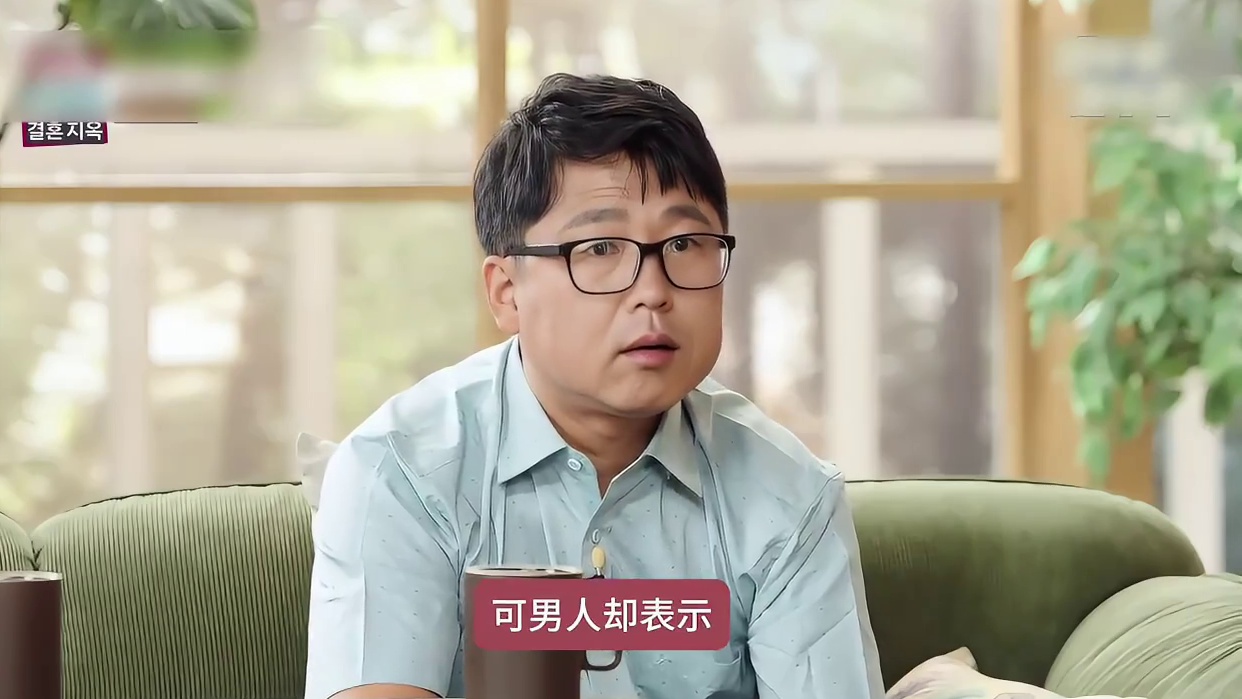 丈夫吃饭太墨迹，女人直接报警带走他