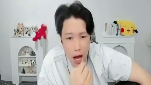 各大职业选手们看，T0级别狙击手Doo连续拿下1v4残局！全员满眼都是震撼，在比赛里炸鱼啊！