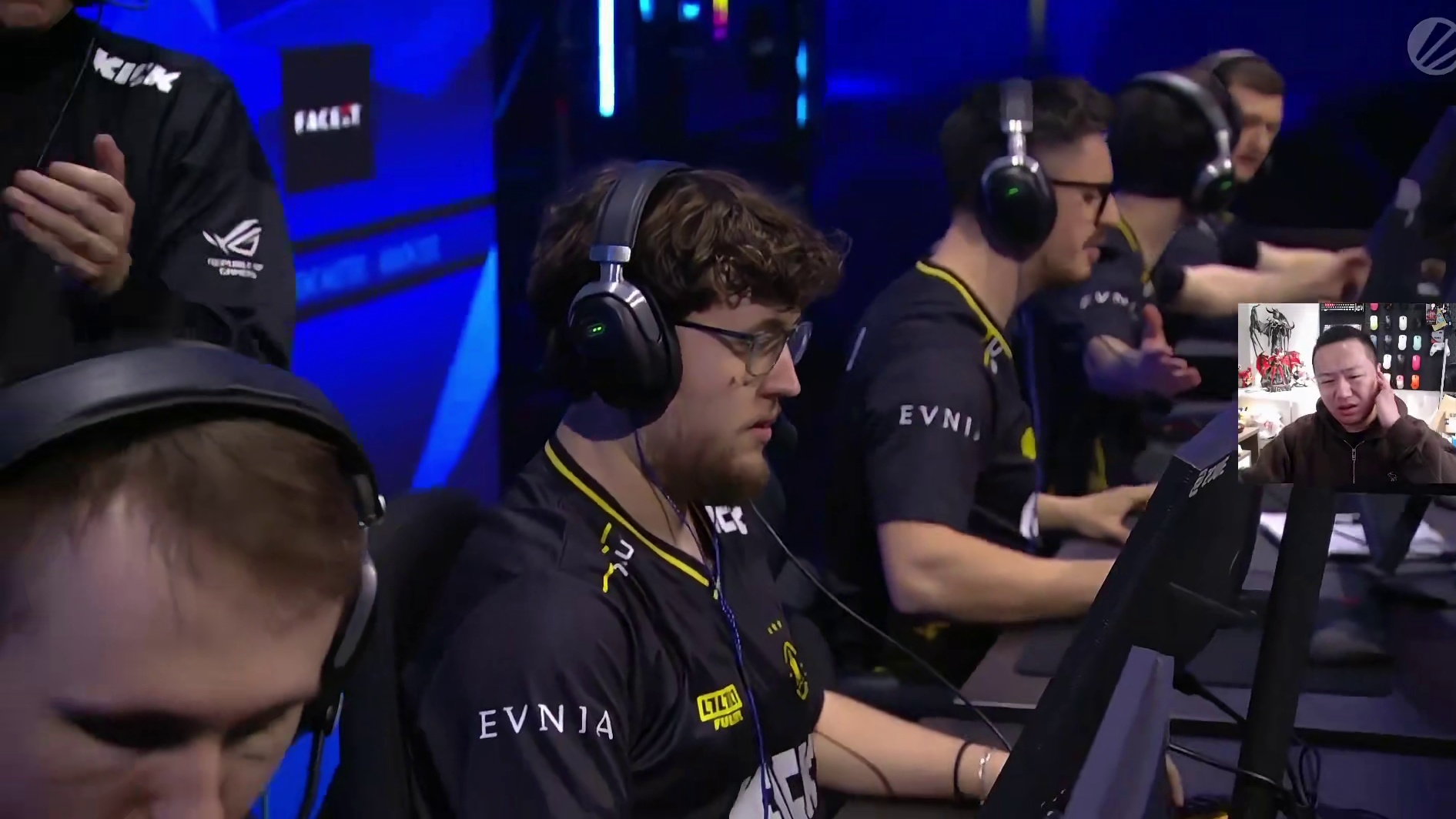 上半场手枪局，Vitality全歼对方取得回合胜利，Vitality 1:0 MOUZ