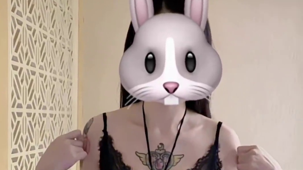 不知道 反正我的身材很曼妙