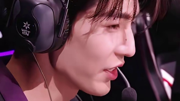 新春明星表演赛
张凌赫无畏契约首秀