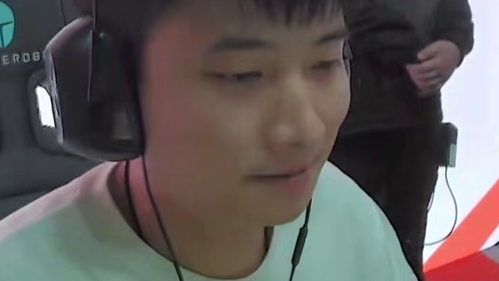 yf残局丢枪瞬玩弄秀队，念旧看秀队脸色直接不对当场笑麻了