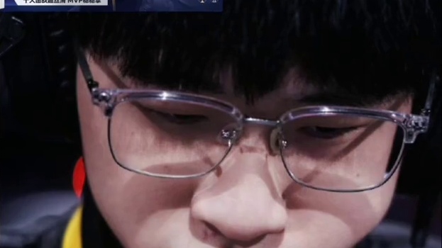 没有那波团战四打五紫幻极限大招跟孙尚香单挑勾八狼队早就晚安了!关键时刻紫幻守住了狼队的连胜坐稳了本