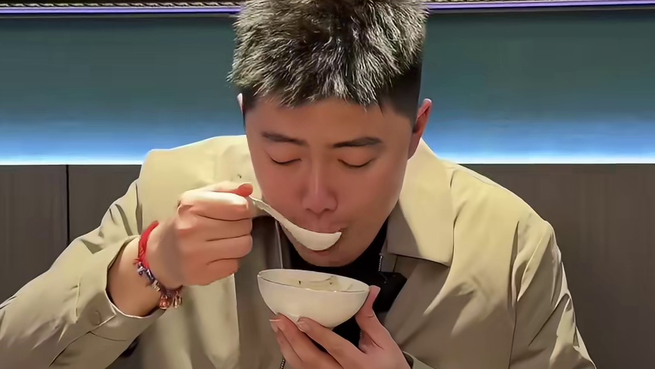 在丹东吃一顿有朝厨和朝服的朝餐馆是怎样的体验