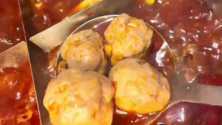 成都火锅进化论！板前毛肚很惊喜！据说蔬菜全部来自长寿乡！