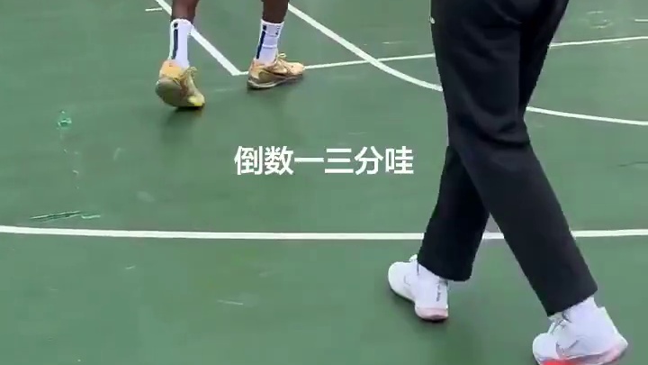 自习校园行晃倒詹姆斯