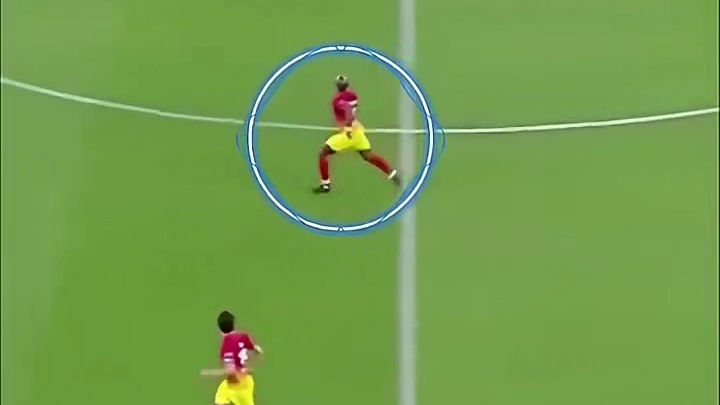 德罗巴突然加速，后卫门将无何奈何#足球