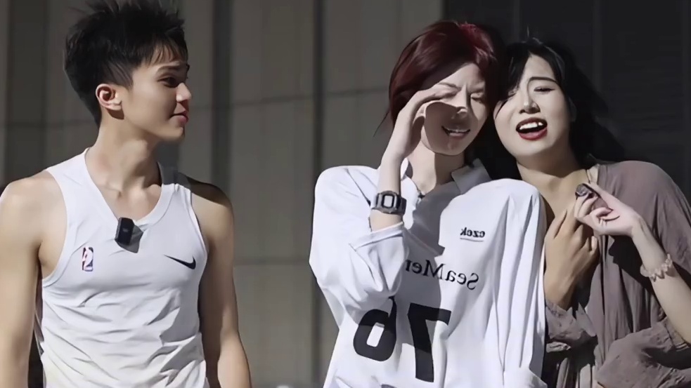 谁是卧底之“i人装E”挑战 看看谁是装的