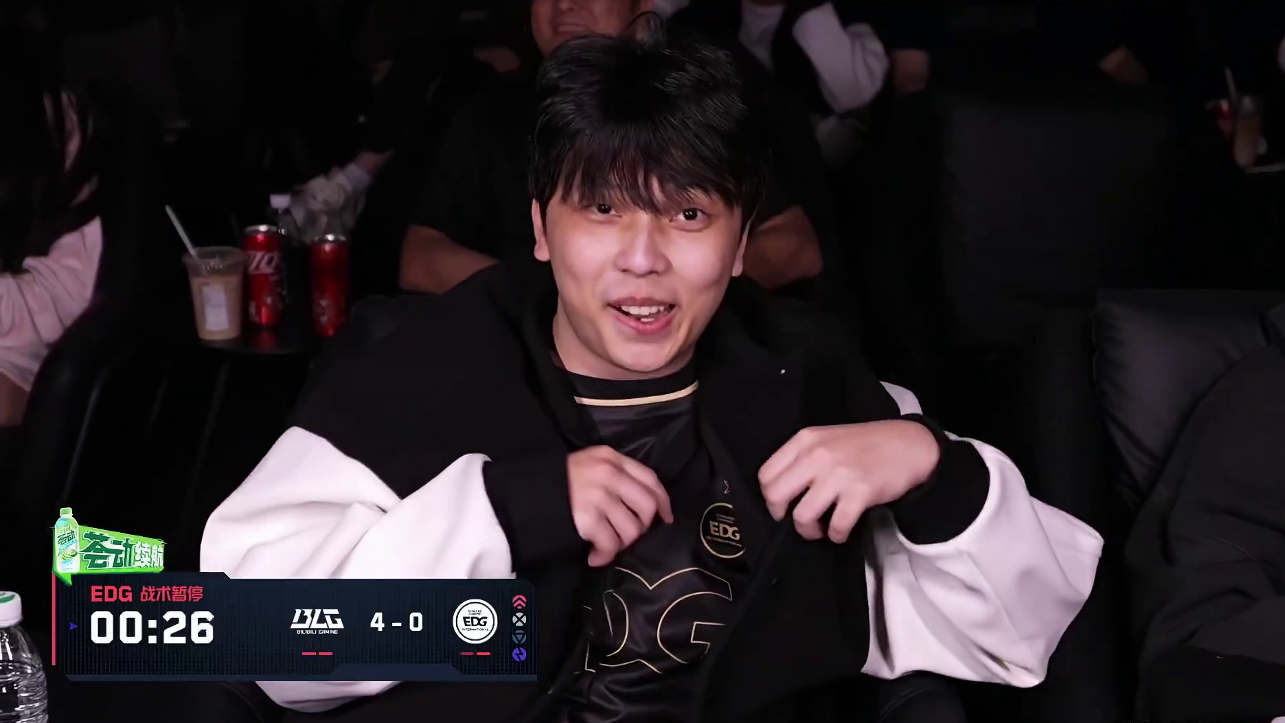 Simon又来了！穿的EDG队服！！！