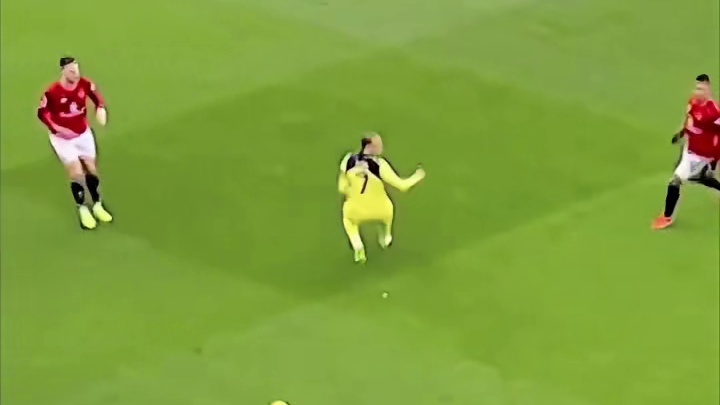 曼联小范围传切配合，流畅度拉满