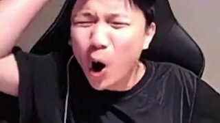 danking看康康cb一直站，自己也跟著站，看到兩個人站累了躺下繃不住了！