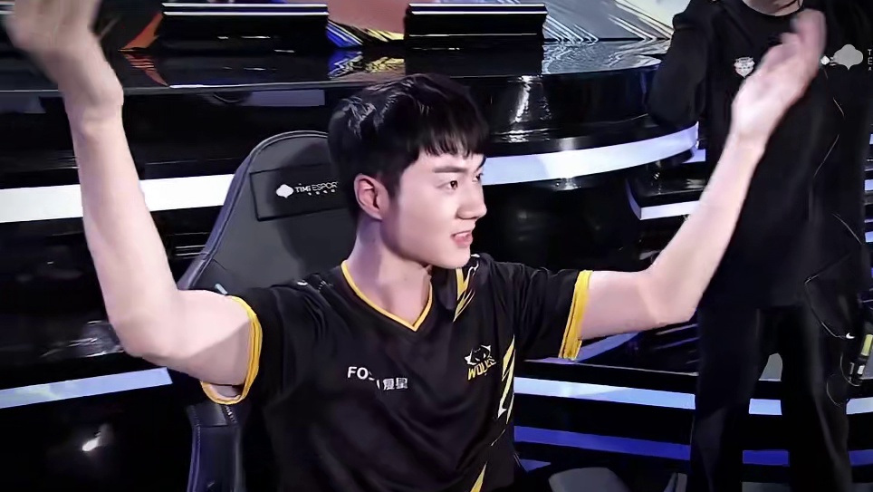 不在巅峰时慕名而来，不在低谷时离去