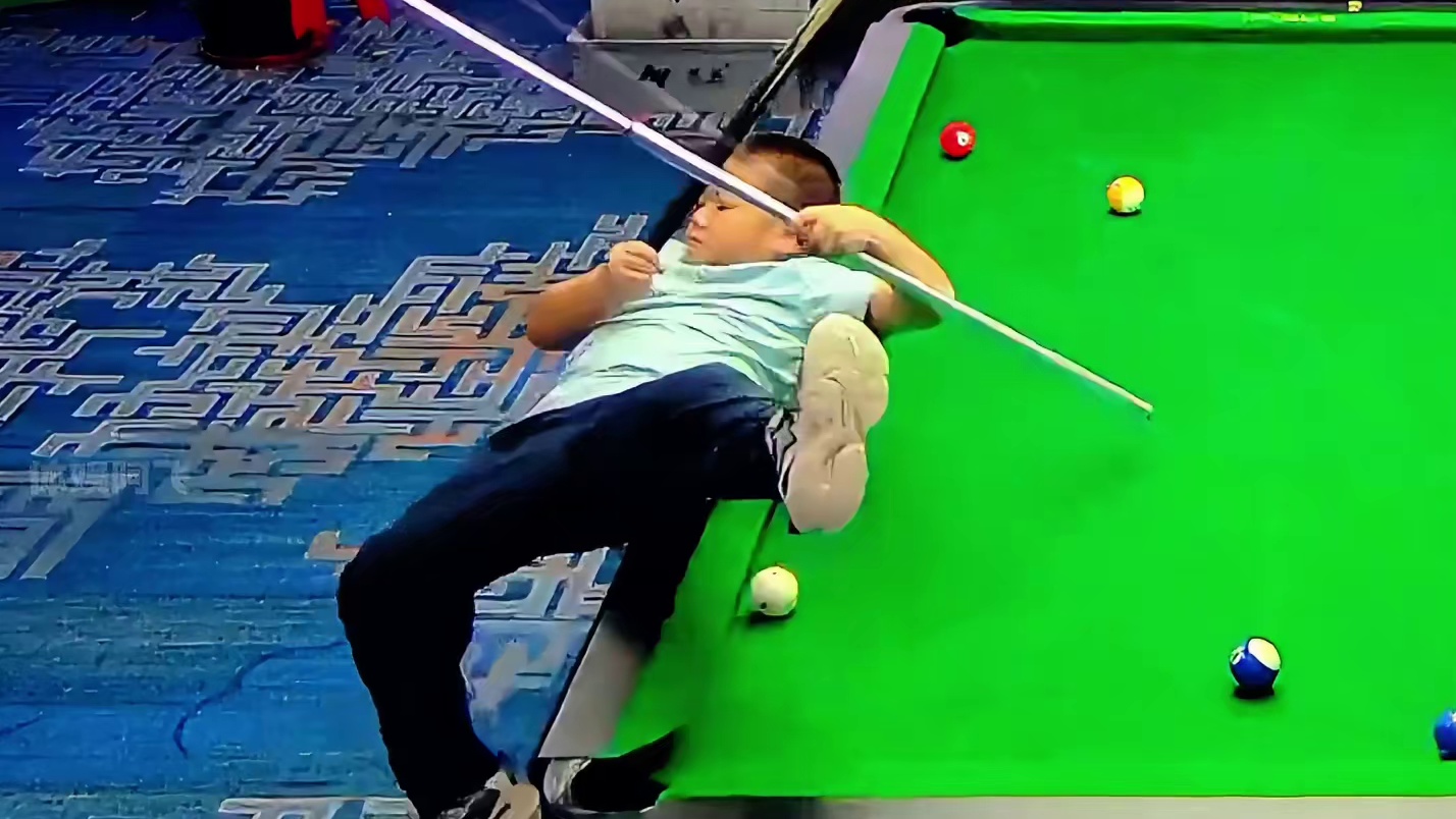 垫哥爆笑名场面，这下怕是有点痛哦