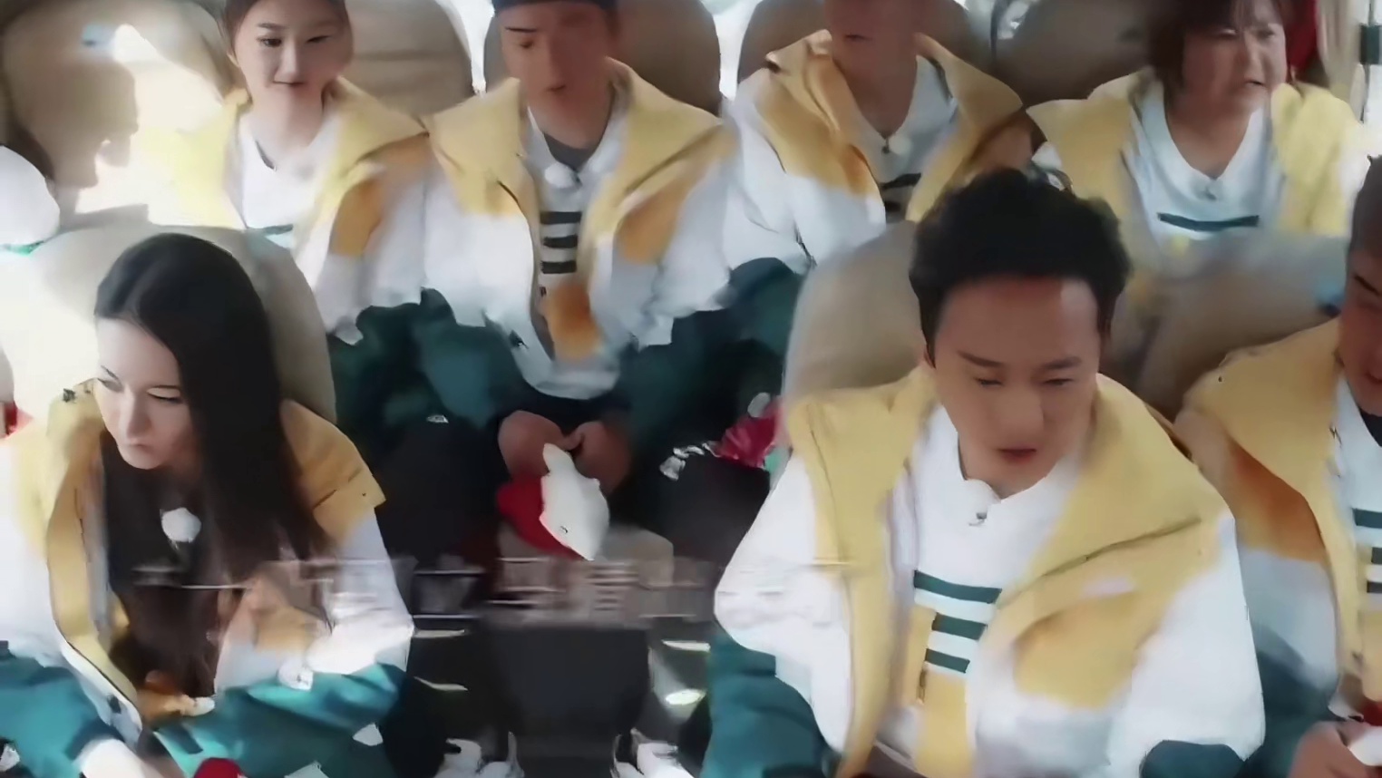 迪丽热巴不愧是翻唱小曲库 秒猜《演员》