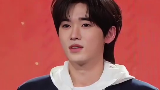 小宋老师第一轮MVP拿下
从未见过的关羽，上来就是一个大惊喜！
还是积分排名第一，提前下班吃饭啦，饭