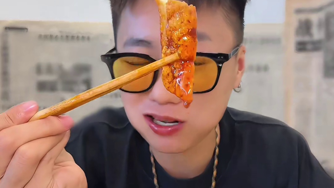 打卡街边的宝藏螺蛳粉小店，这个溏心蛋简直颠覆了我对鸡蛋的认知