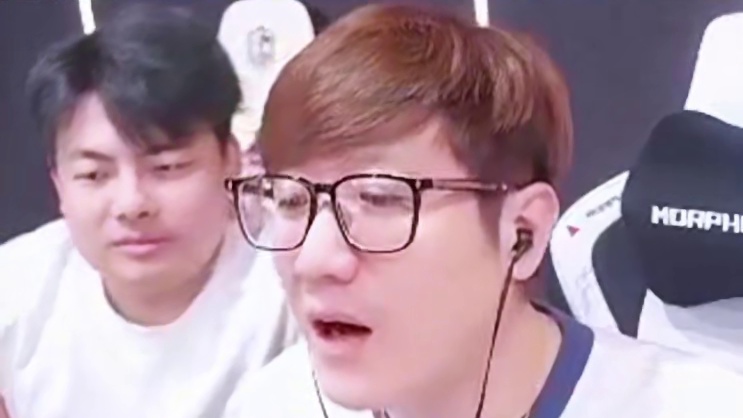 职业选手讲解投掷道具选择，原来手雷也分模型大小