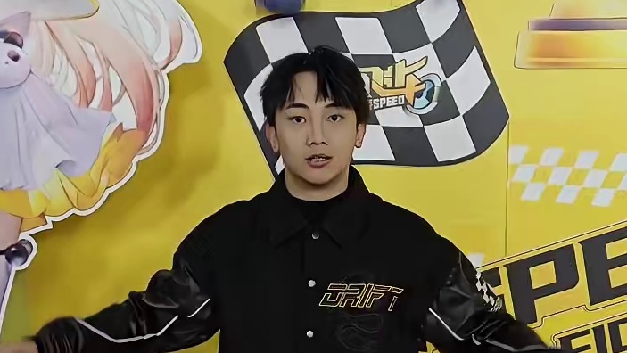 人人都能开超跑！除夕登录领帕加尼，和云海一起赛道狂飙