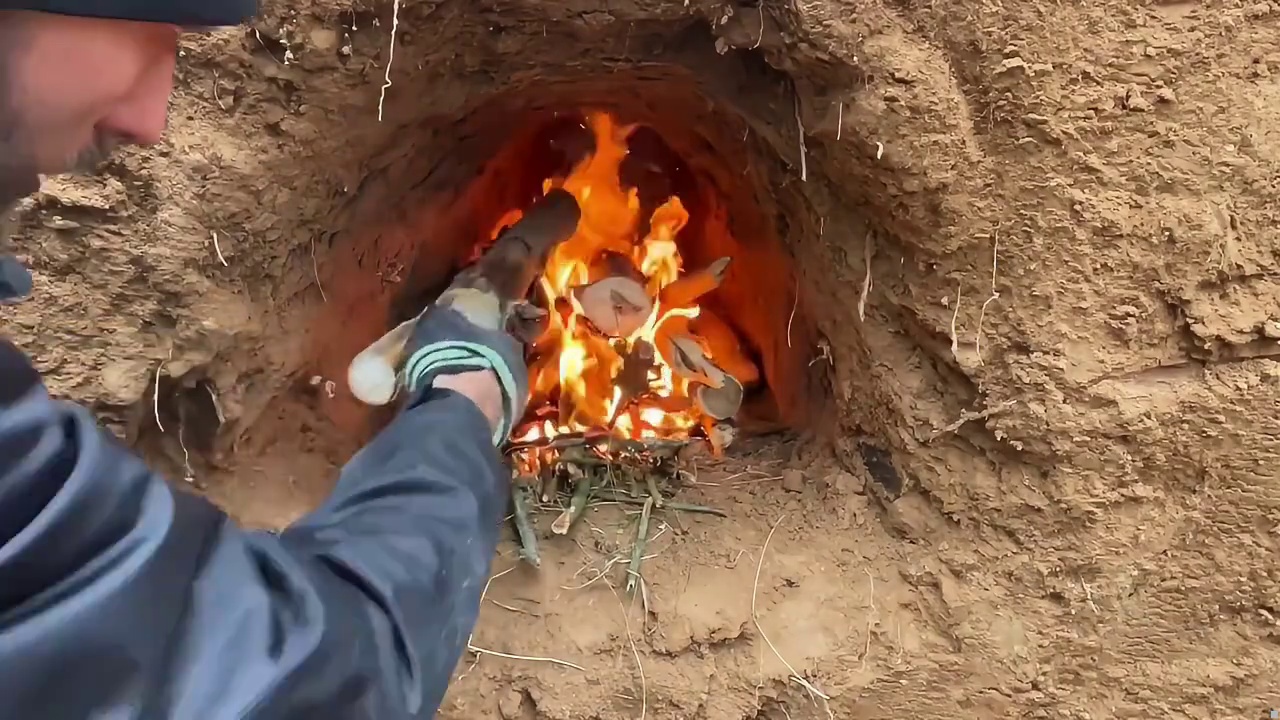 男人仅用三天时间，就给自己建造了漂亮的荒野小屋