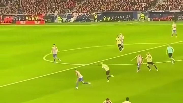 离奇失误！霍安加西亚将埃里克加西亚回传球停入自家球门，国王杯首回合马竞4