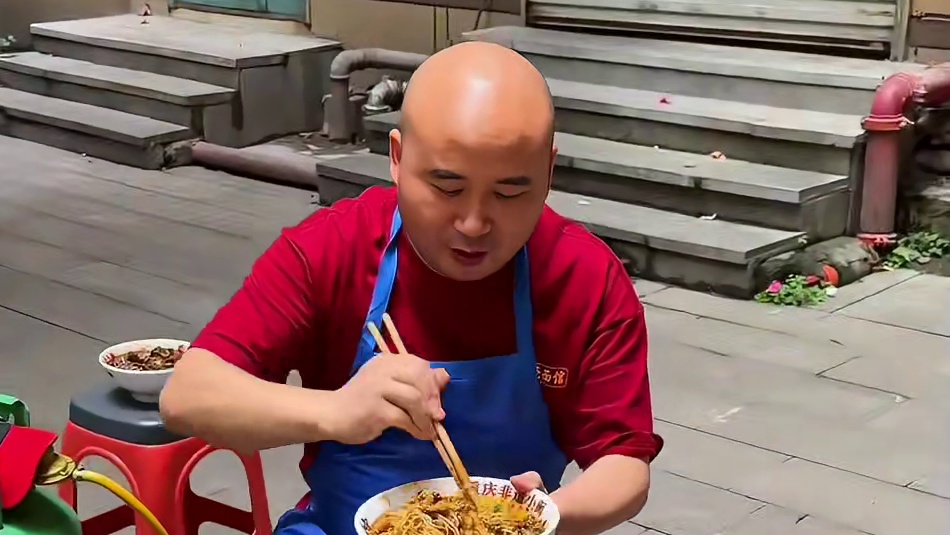 吃到了人生豌杂面，肉酱和豌杂料都好足