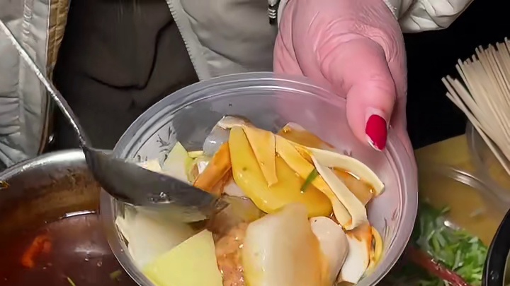 学校门口2元卤煮凉面，真的26年的物价吗！