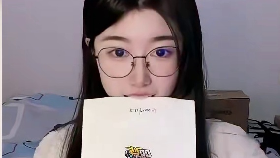 橘姐好友相伴，欢乐不断！为了感谢2025年中小橘子的朋友们在每个周末的陪伴，小橘子特意为好朋友们准备