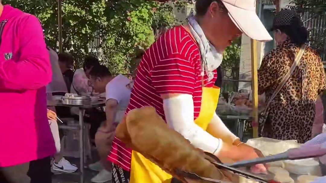 充满人间烟火气的东北早市，带你们体验一下东北的神奇物价！