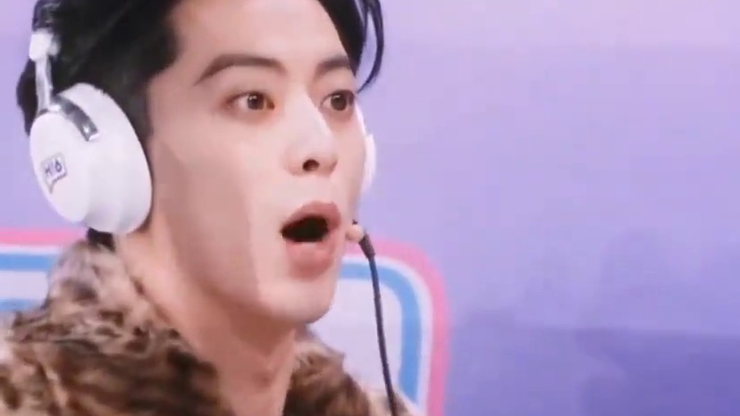 王鹤棣：我来比划 你来猜四个字