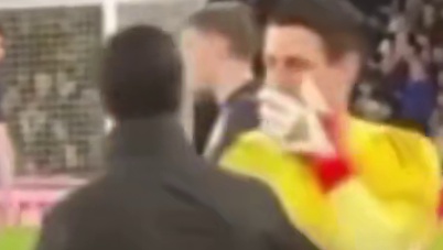 凯帕欣然被换暖心鼓励小将 阿森纳氛围拉满