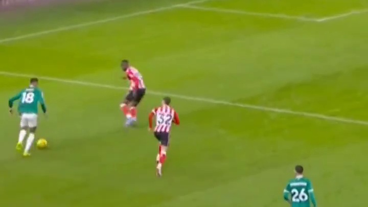 维尔茨爆发！5分钟连轰2脚！门将飞身封堵 门柱无情拒绝！