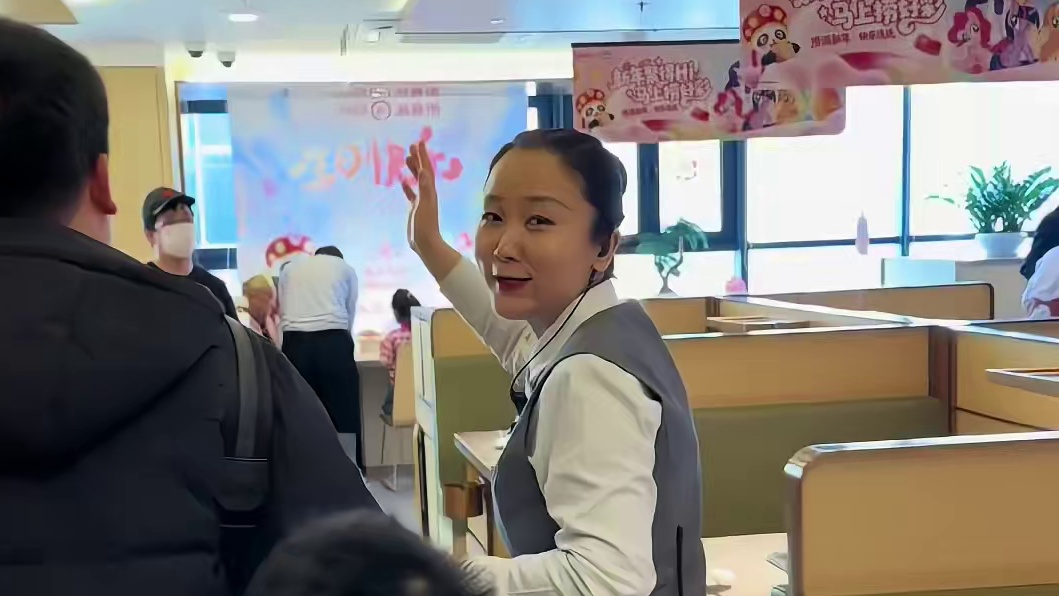 赶紧去冲海底捞和三角洲的联名！买套餐得三角洲行动实体房卡！