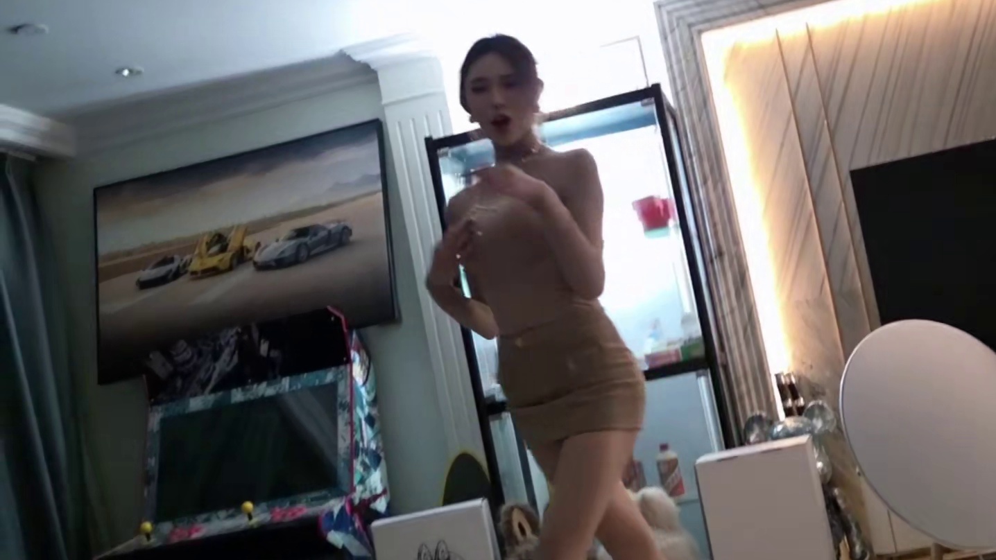 【小小小酷哥】兮兮性感舞姿看呆小酷，这大长腿太顶了