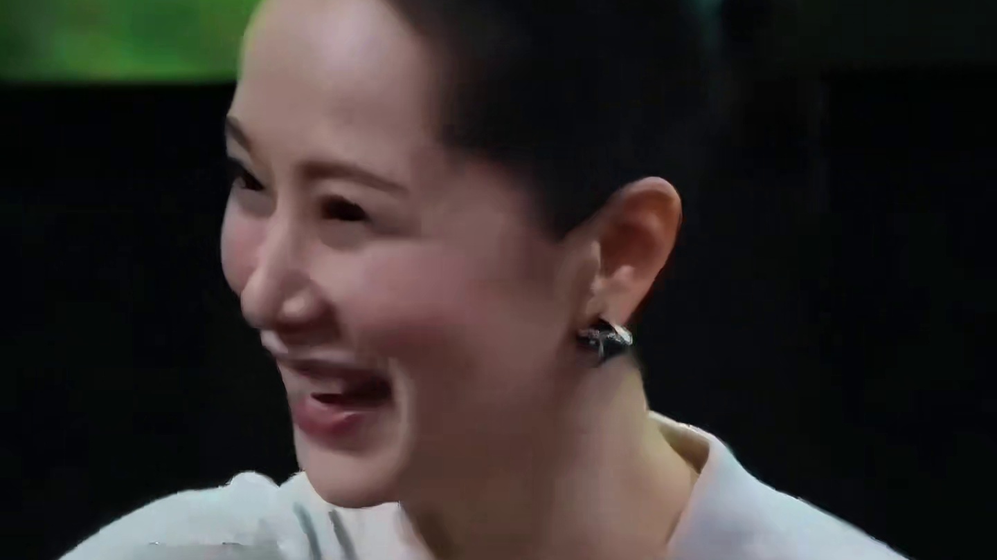 就在厕所前面还视频呢