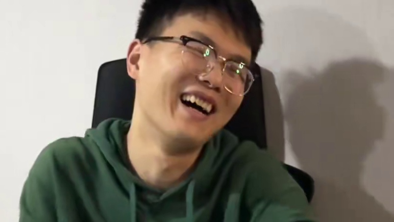 你不是喜欢笑吗？接着笑啊。