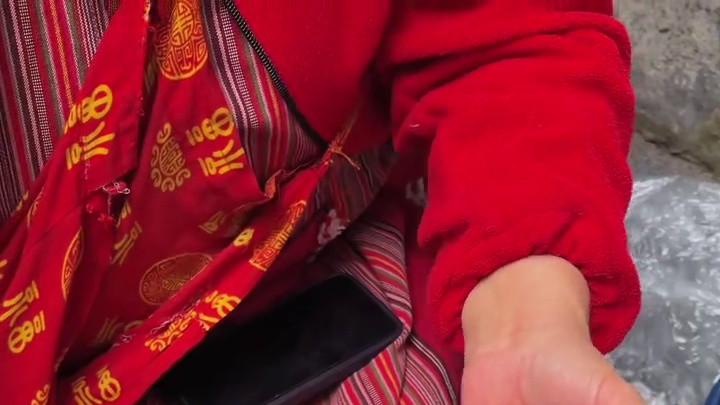 揣20元加班费在重庆小学门口吃到撑