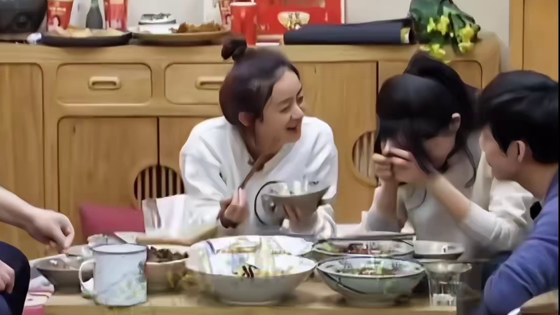 ：我一天都没有吃东西 ：中午那碗面喂狗了？