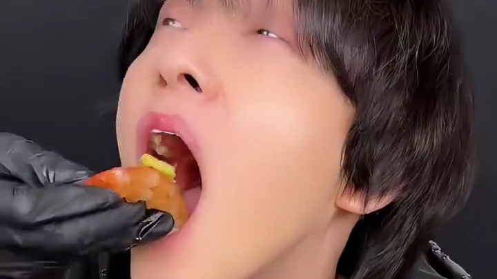 日本小伙的大虾测评