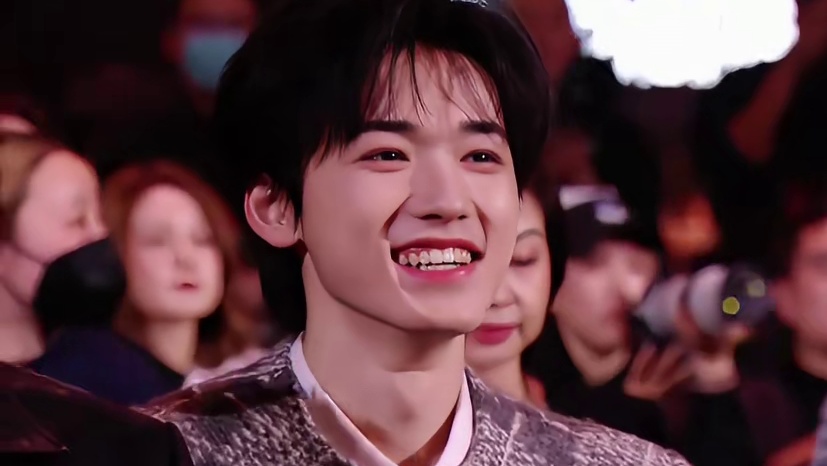 颁个奖台上台下都是我的人