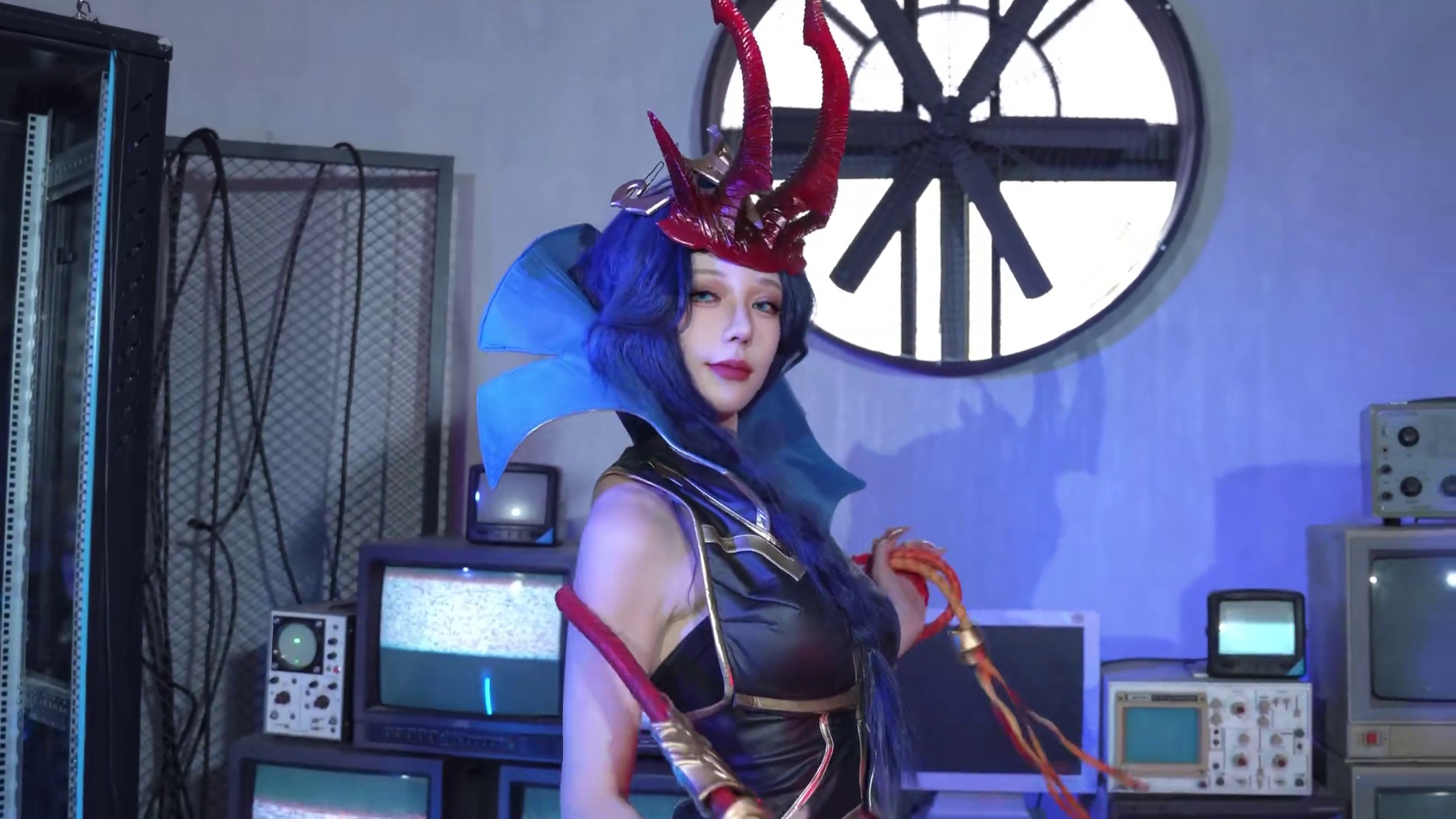 双A预警主宰痛苦女王《Trouble Maker》