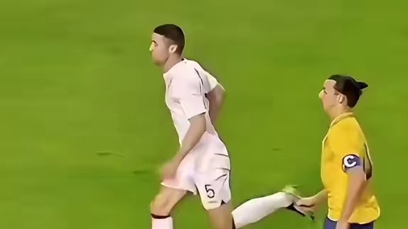 “伊布神迹：倒挂金钩，定格传奇一瞬。”