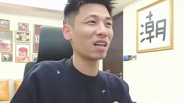 佩鲁斯:当年欠的100个响头还剩99个！宝哥磕头给大家拜年！