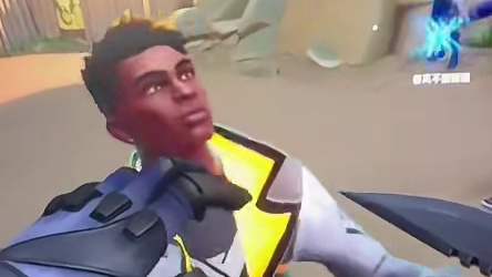 笑到发抖但忍住了——他可是咱们大哥啊