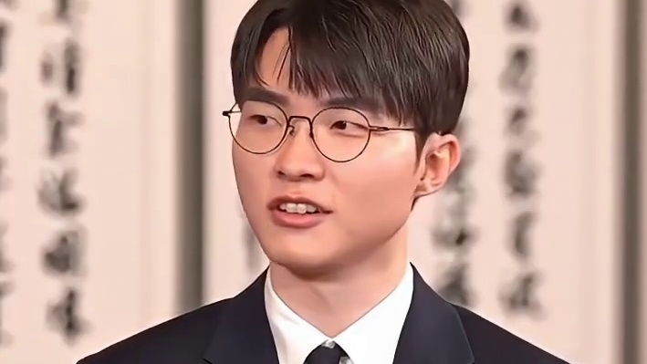 Faker曾苦恼打职业是否能赚钱 Faker曾苦恼打职业是否能赚钱