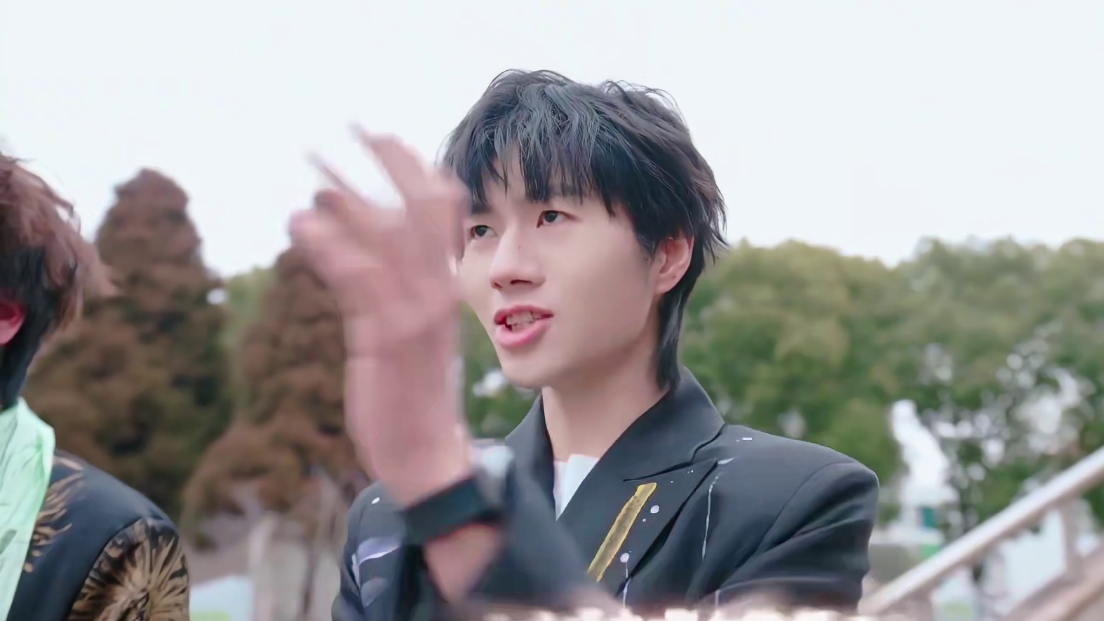 《舞法天男》大年初三上新让S少年朵蜜你的新年吧！ 
新春经典画面演绎来袭！飞车三豪狼队.宁清、