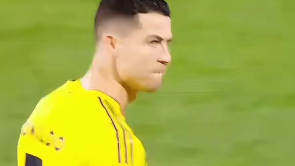 不老传奇王者归来！41岁C罗罢赛复出首战即破门#足球