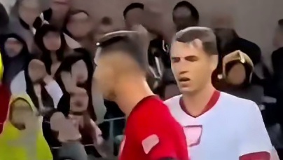 足球场上一登场，谁能不热血上扬